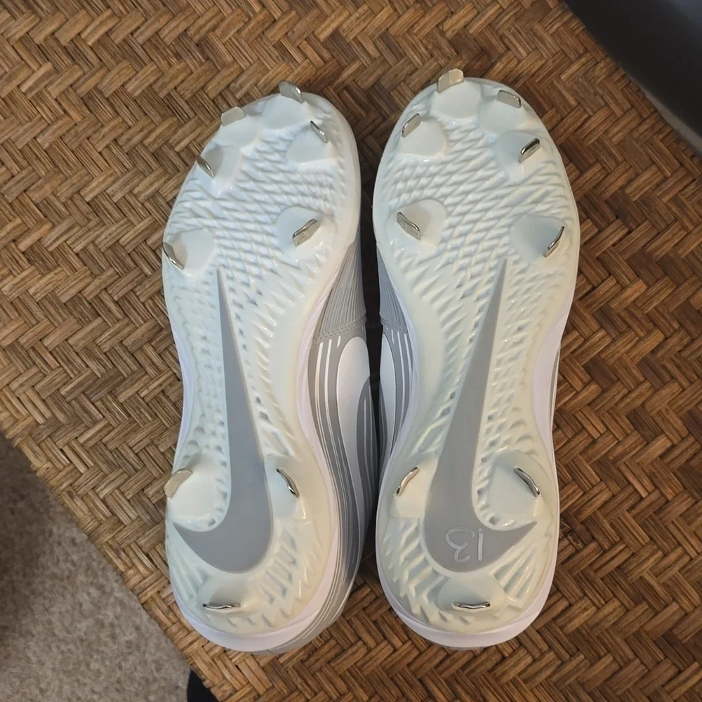 NWT Nike Softball cleats (Adult) - Picture 4 of 4